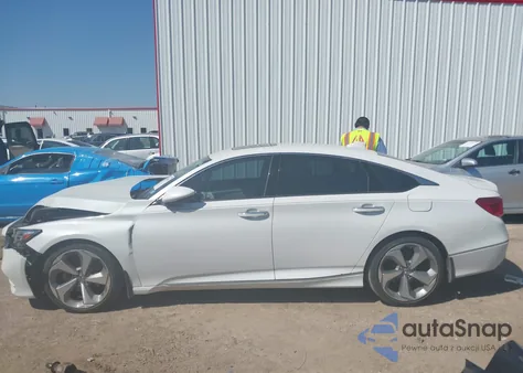 2018 Honda Accord Touring z USA, uszkodzony, nr VIN 1HGCV1F9XJA012065